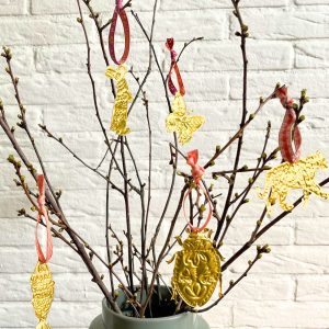 closeup metaalfolie hangers