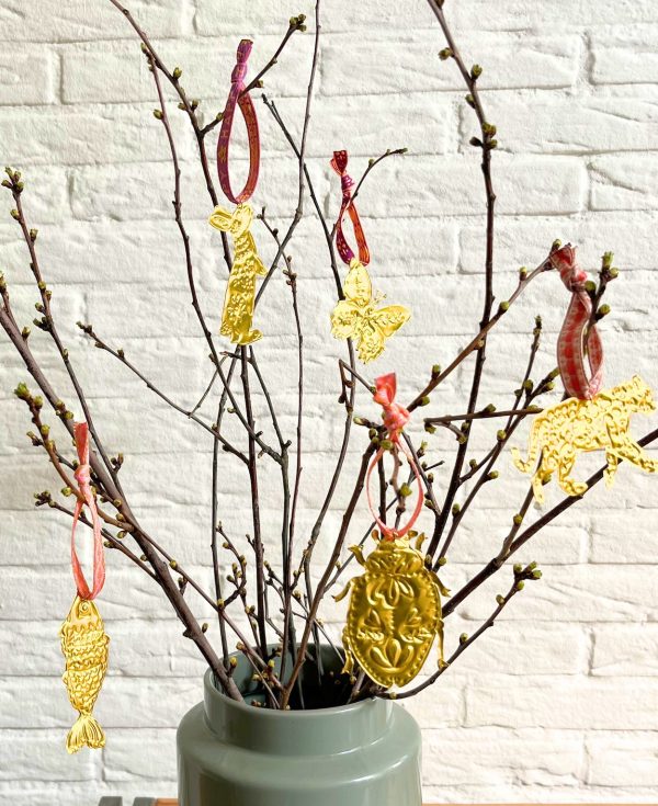 closeup metaalfolie hangers