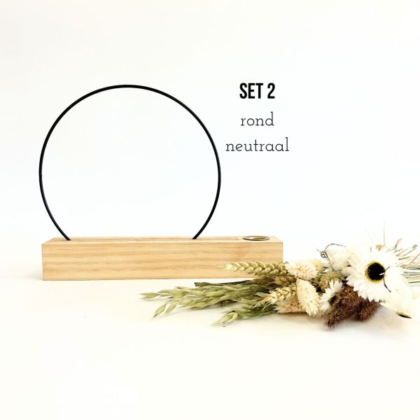 set 2 houten standaard, ronde metalen ring, droogbloemen neutraal